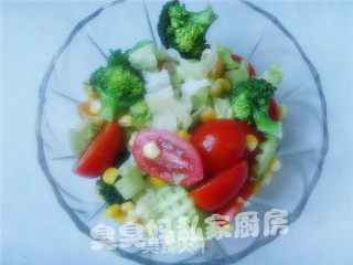 奶香蔬果沙拉的做法步骤：2