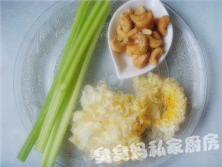 腰果雪耳拌西芹的做法步骤：3