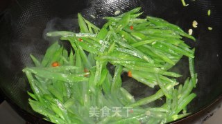 家常菜--辣炒刀豆丝的做法步骤：2