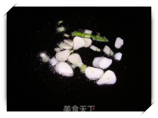 酿猪皮炒红菜苔的做法步骤：2