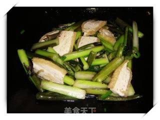 酿猪皮炒红菜苔的做法步骤：2