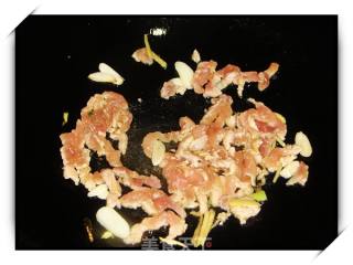 红罗卜丝炒肉的做法步骤：3