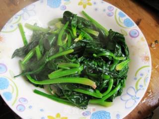 鱼香菠菜的做法步骤：2