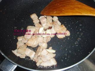 青椒炒五花肉的做法步骤：2