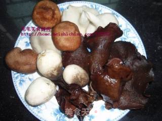 菌菇滑蛋的做法步骤：2