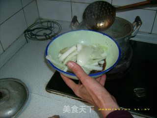 香醋溜白菜帮的做法步骤：2