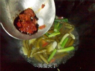 泡椒炒牛肉的做法步骤：2