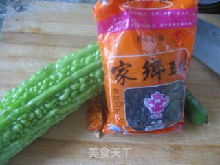 豉椒苦瓜的做法步骤：2