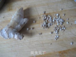 给自己好好补补---银耳炖鸡的做法步骤：2
