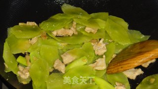 莴笋炒肉片的做法步骤：2