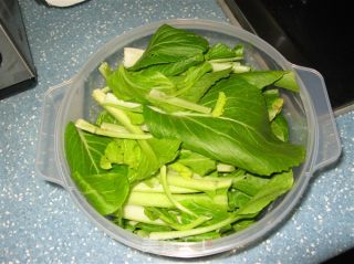 青菜蘑菇的做法步骤：2