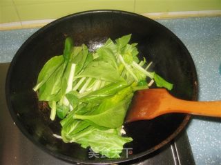 青菜蘑菇的做法步骤：2
