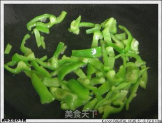 青椒土豆炒牛肉的做法步骤：2