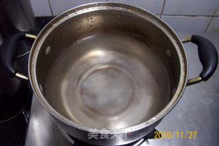 【秋冬绿盾】---《蒜苗萝卜酸辣汤》的做法步骤：7