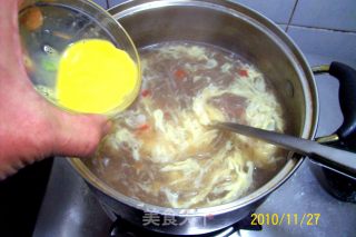 【秋冬绿盾】---《蒜苗萝卜酸辣汤》的做法步骤：7