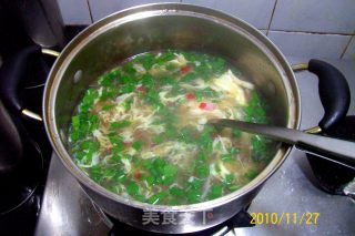 【秋冬绿盾】---《蒜苗萝卜酸辣汤》的做法步骤：7