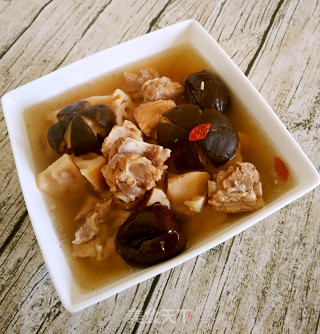 香菇莲藕炖排骨的做法