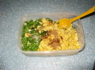 韭菜鸡蛋饺子的做法步骤：2