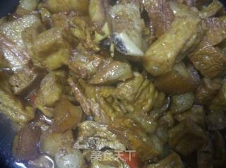 舌尖中国的大别山豆腐干--红烧肉烩豆腐果的做法