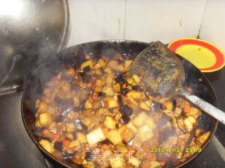 肉丁茄子饭---一锅出的做法步骤：2