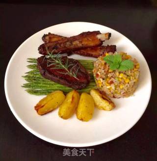 腊味炒饭佐肋排鸭胸