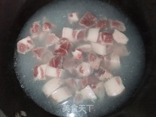 麦香卤肉夹馍的做法步骤：2