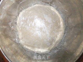 麦香卤肉夹馍的做法步骤：2