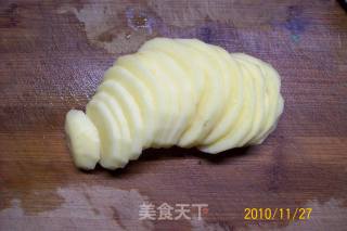 荠菜鲜肉土豆饼的做法步骤：2