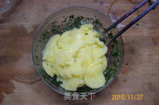 荠菜鲜肉土豆饼的做法步骤：2