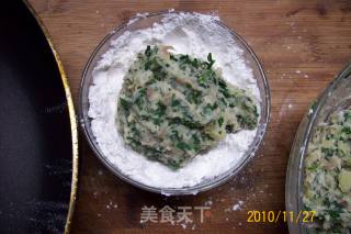 荠菜鲜肉土豆饼的做法步骤：2