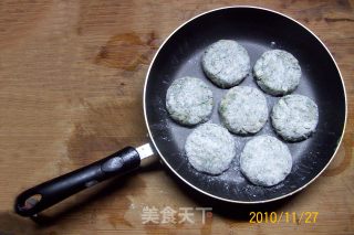 荠菜鲜肉土豆饼的做法步骤：2