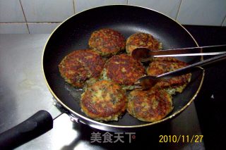 荠菜鲜肉土豆饼的做法步骤：2