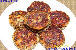 荠菜鲜肉土豆饼的做法步骤：2