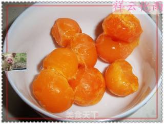 老鲁家的传统菜——鸭蛋黄狮子头的做法步骤：3