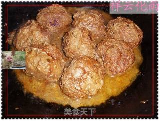 老鲁家的传统菜——鸭蛋黄狮子头的做法步骤：3