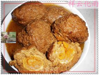 老鲁家的传统菜——鸭蛋黄狮子头的做法步骤：3