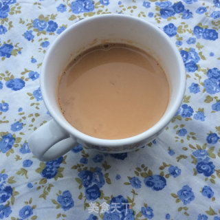 焦糖奶茶（红茶包版本）的做法
