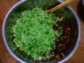 萝卜粉条猪肉大包的做法步骤：2