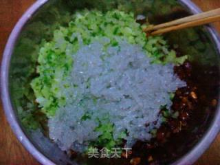 萝卜粉条猪肉大包的做法步骤：2