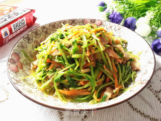 小水芹胡萝卜炒五花肉的做法