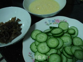黄瓜炒鸡蛋的做法步骤：2