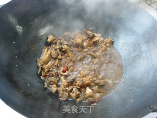 崂山松蘑炖鸡的做法步骤：2