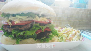 巨型双层黑椒猪肉汉堡(๑•̀ㅂ•́)و✧的做法