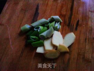 莲子薏米煲鸭汤的做法步骤：2