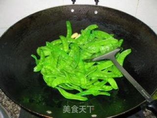 素炒荷兰豆的做法步骤：2
