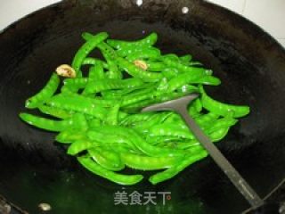 素炒荷兰豆的做法步骤：2