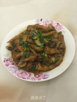 圆菇烧鸡爪的做法