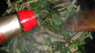水芹炒香干的做法步骤：3