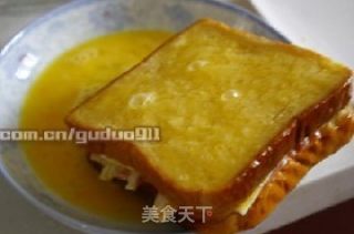 出游前的能量早晨---【奶酪培根煎土司】的做法步骤：2