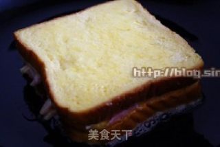 出游前的能量早晨---【奶酪培根煎土司】的做法步骤：2